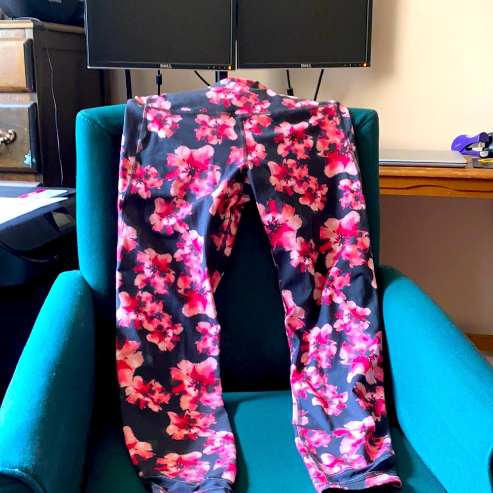 Floral print active wear leggings